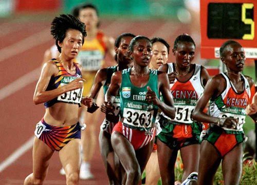 她是中国首个奥运长跑冠军，获赞东方神鹿，却因得罪一人提前退役