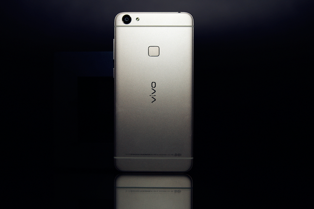 “贼快才尽情”：金属外壳vivo X6图赏浅析