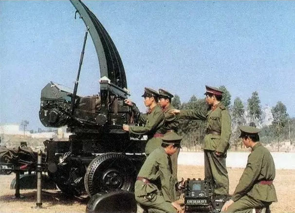 越南士兵发现中国德国进口雷达不会用，一气之下竟给烧了
