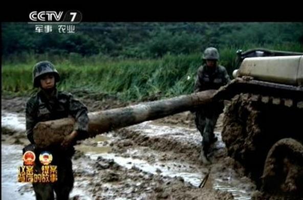 解放军99式坦克为何要带一根木头？美国怎么不用？