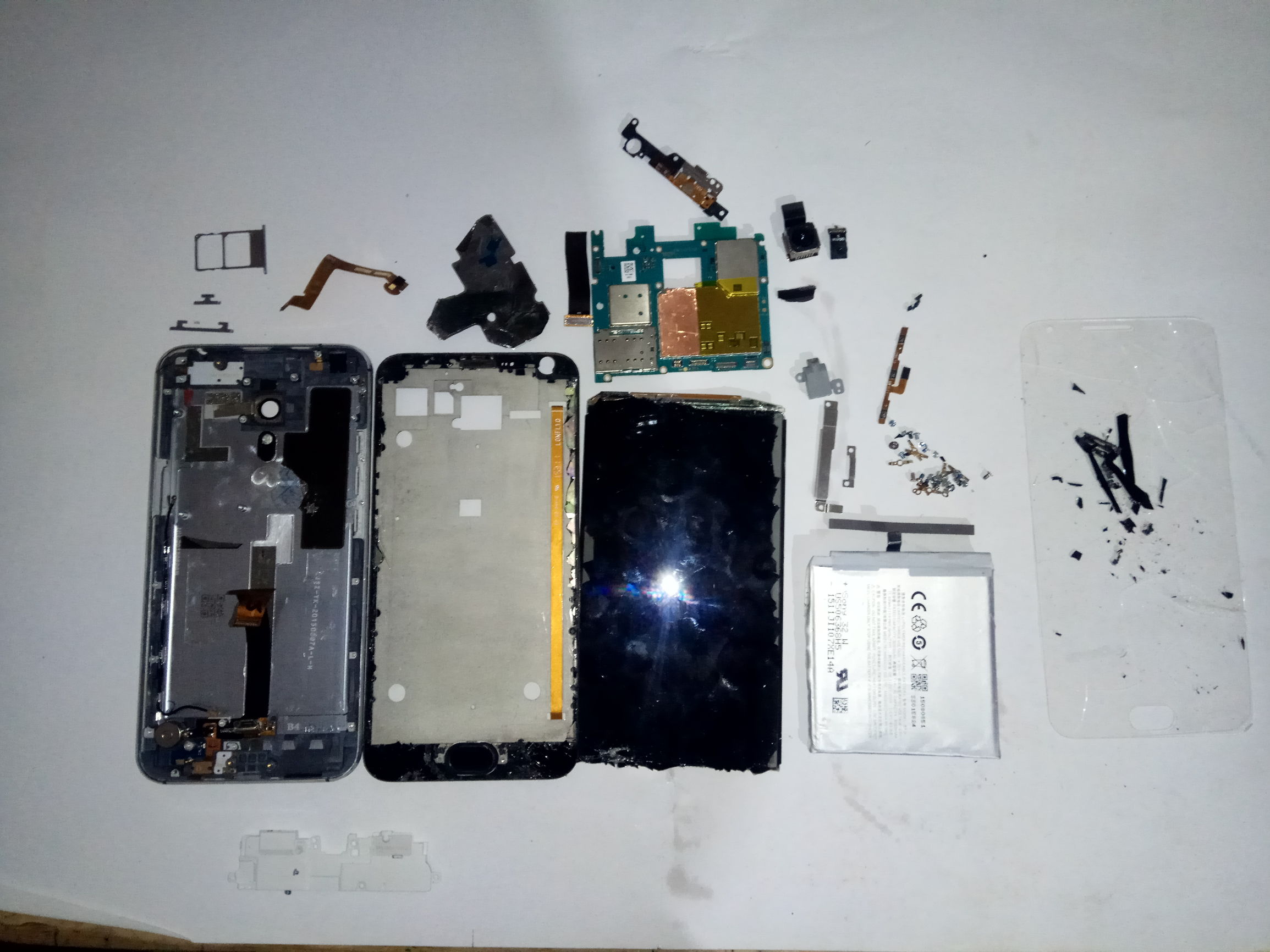 魅族MX5拆卸：两年前的旧旗舰级加工工艺不输当今手机上，和小米6比如何