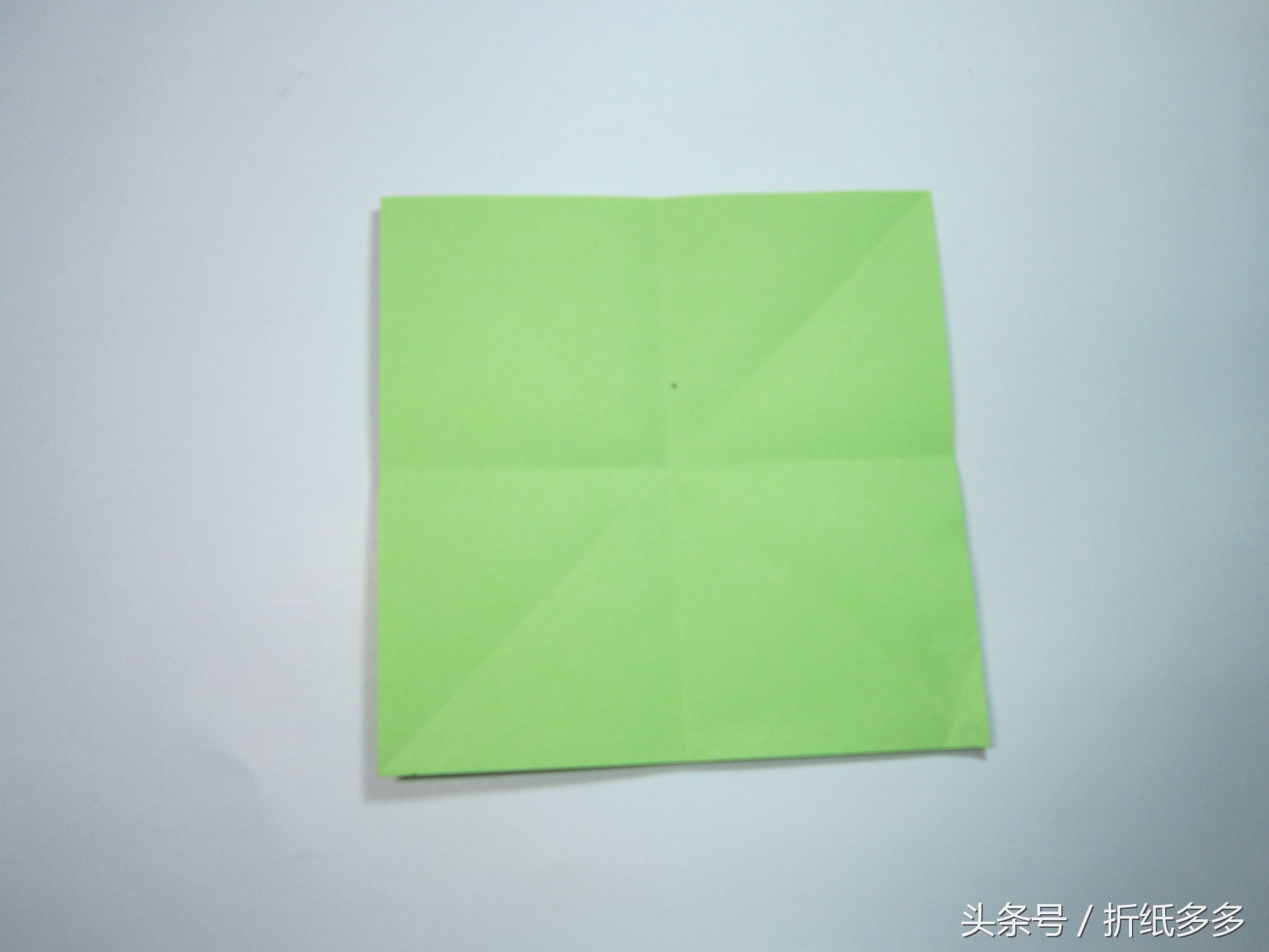 收纳盒折纸图解，几个步骤就能折出一个简单的收纳盒子