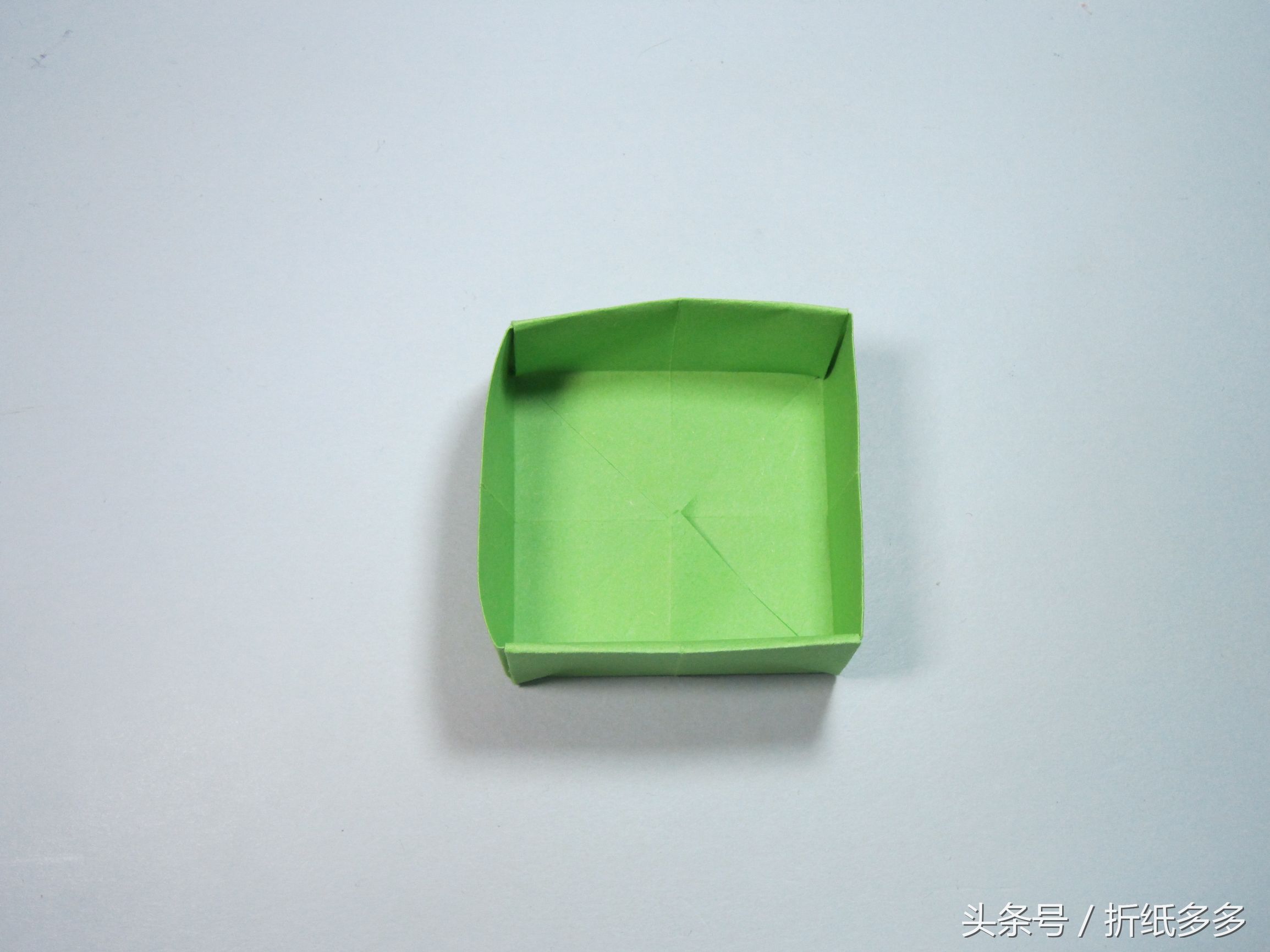 收纳盒折纸图解，几个步骤就能折出一个简单的收纳盒子