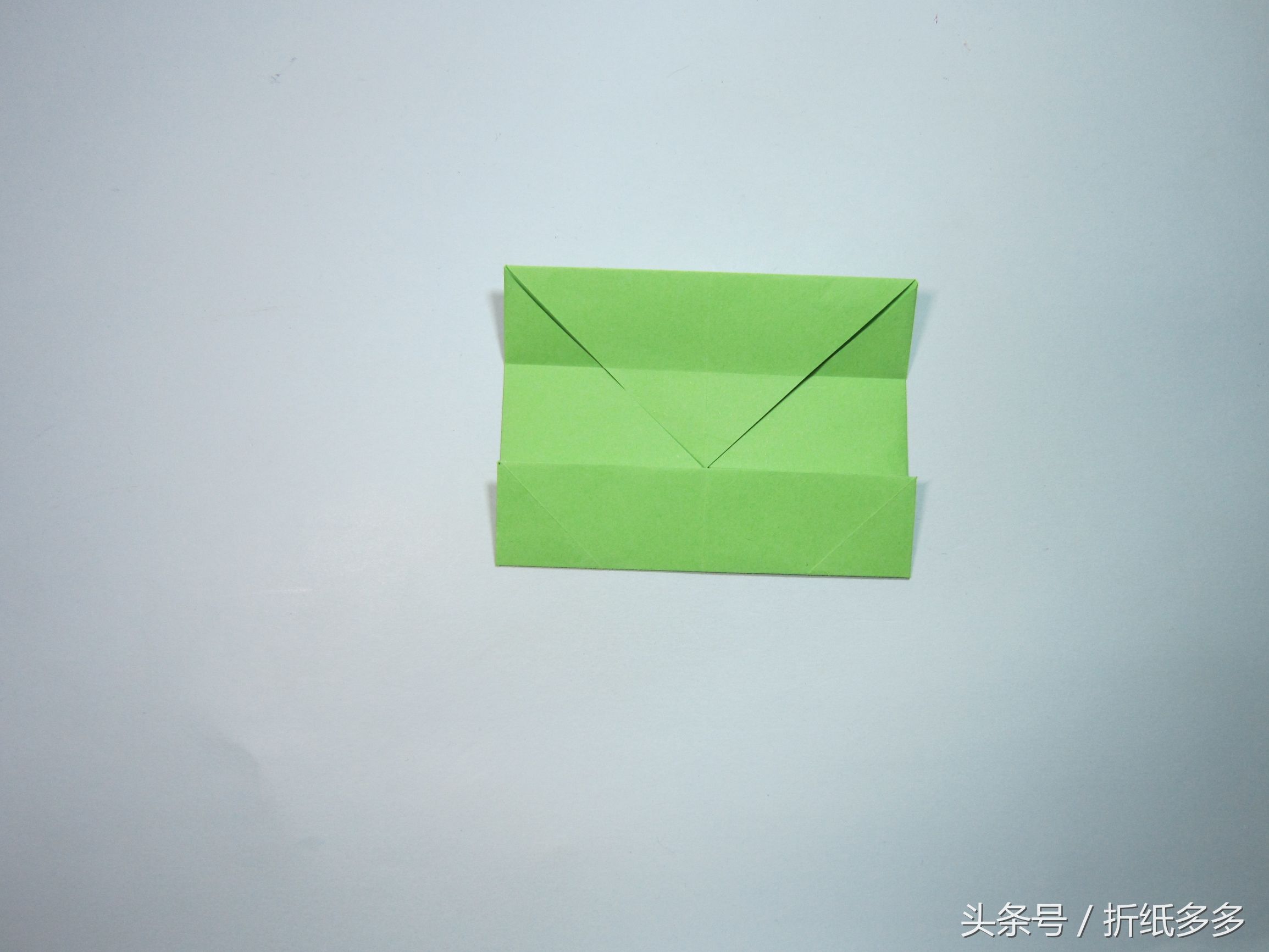 收纳盒折纸图解，几个步骤就能折出一个简单的收纳盒子