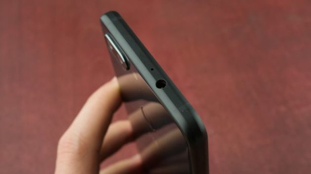 双曲面夹层玻璃外壳、弱光双摄像头：zte中兴Blade V9 真机图赏