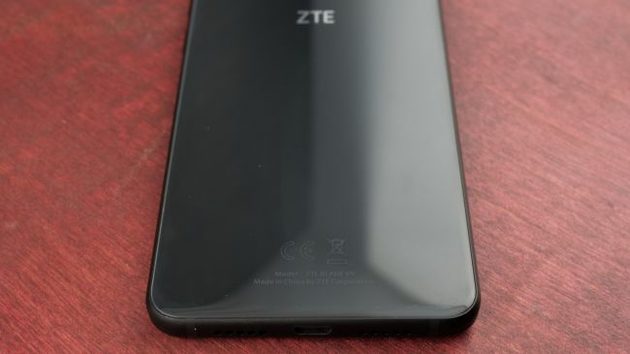 双曲面夹层玻璃外壳、弱光双摄像头：zte中兴Blade V9 真机图赏