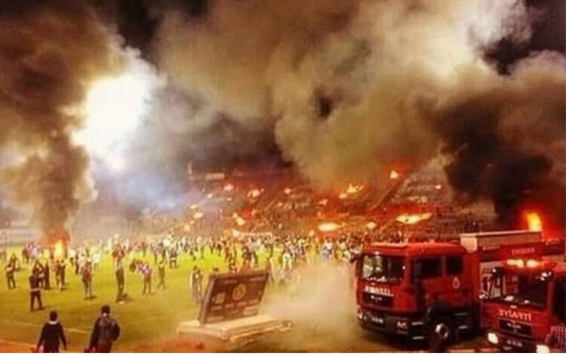 土耳其球迷因球队降级焚烧球场