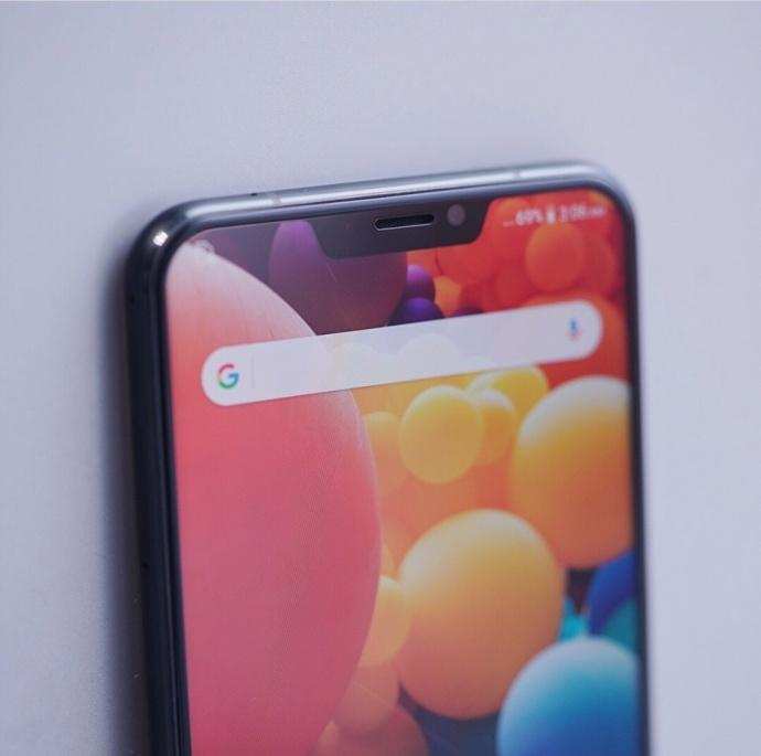 全世界第一款献给iPhone X型号出現，asusZenFone5真机详解