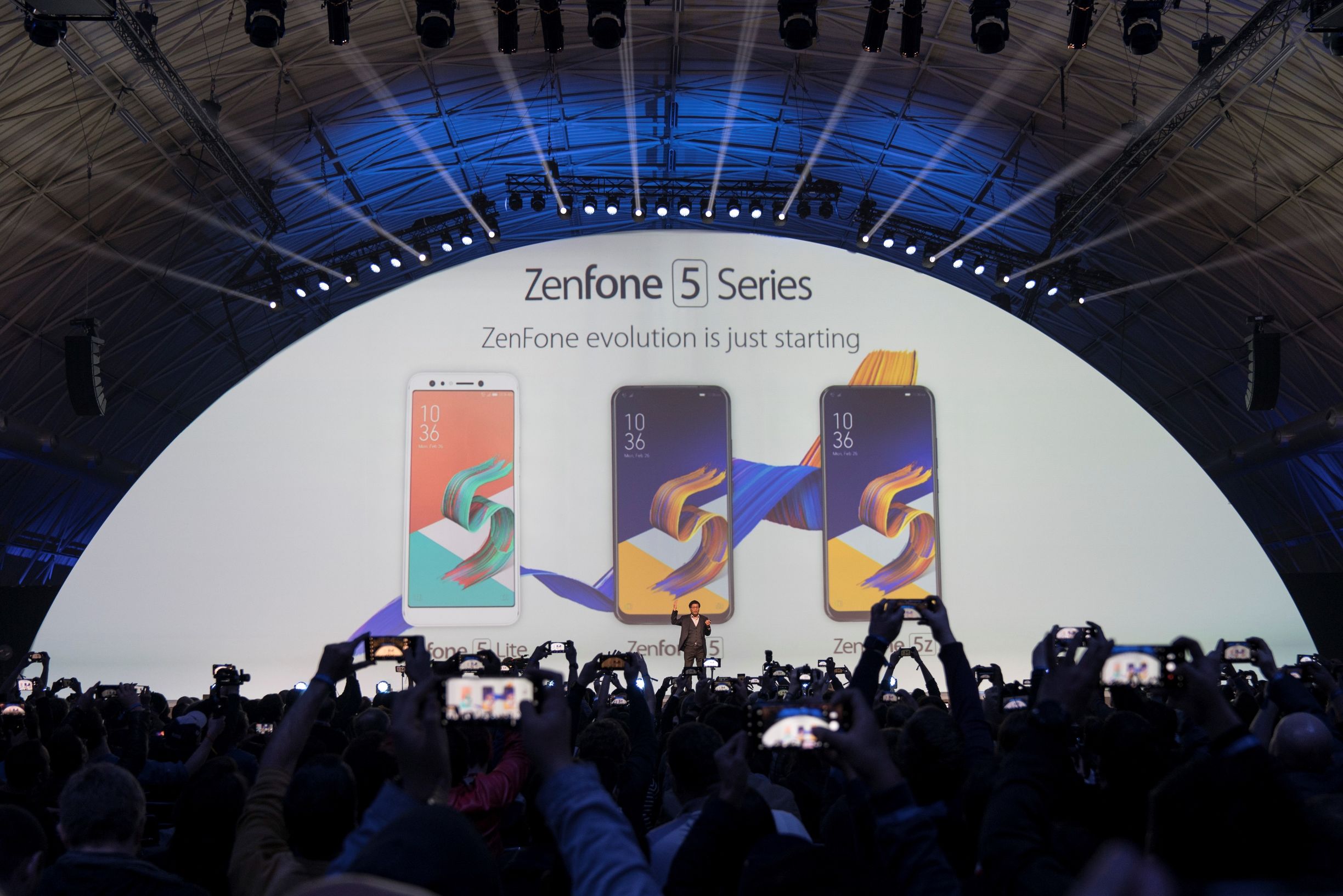 asus于MWC2018公布新一代ZenFone 5系列智能机