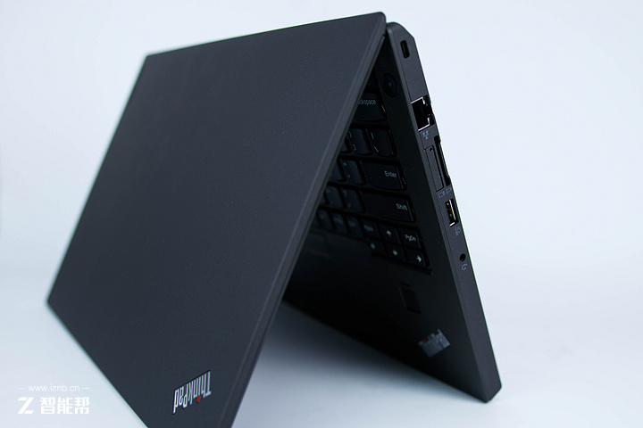 灰黑色商務接待小助手，ThinkPad A275 全方位賞析