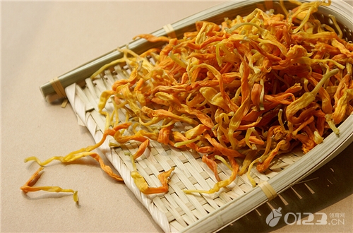黄花菜的功效与作用，猪脚黄花煲的做法
