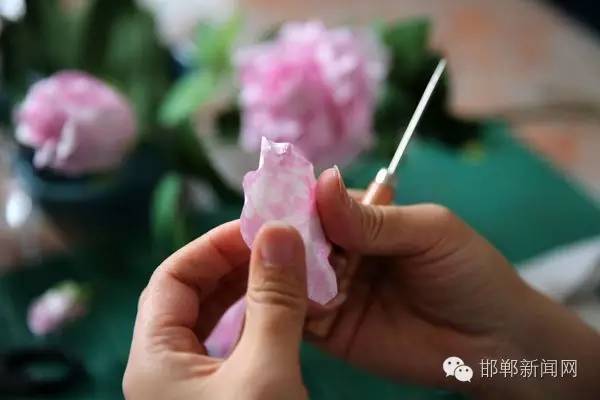 一张纸在这个邯郸姑娘手里玩出了“花样”!