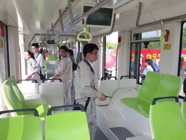 酷炫 | 武汉首辆有轨电车来了，看看有没有到你家门口的站点！