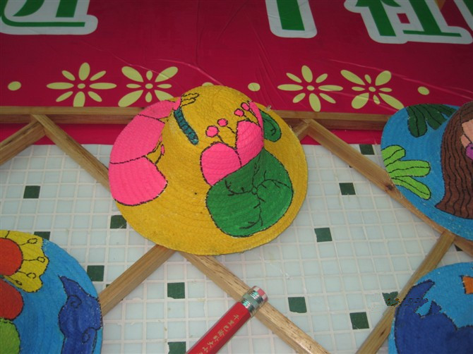 幼儿园夏季环创之彩绘草帽