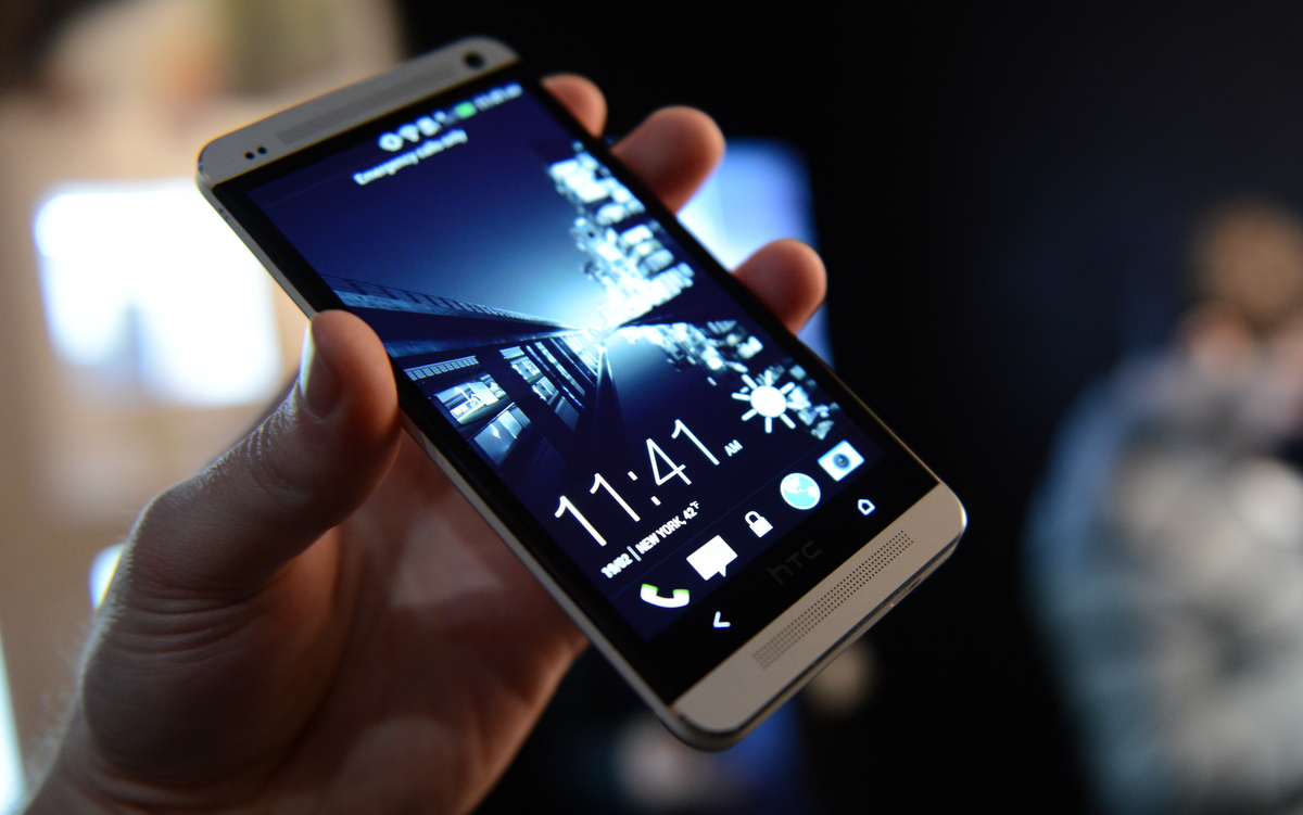 經典回望-上品金属材料,极致之作-HTC One M7