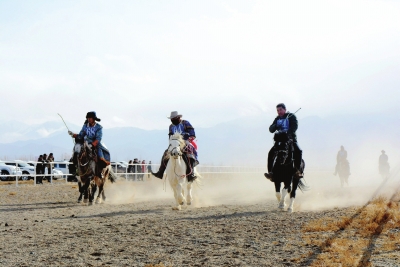 肃北冬季民间赛马会展示草原马文化