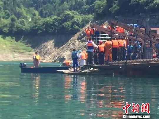 四川广元沉船救援:水下机器人发现一具女性遗体