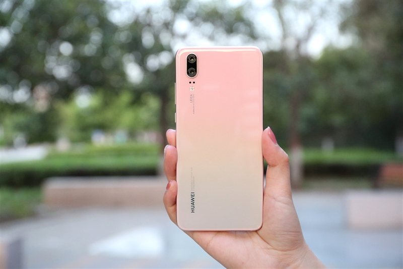 徠卡雙攝封神之作！HUAWEI P20評測：漸變結構色不可自拔