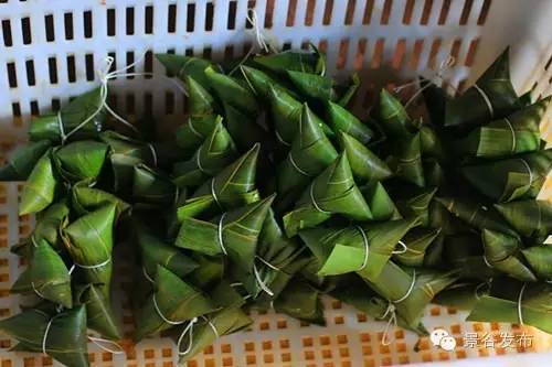 都知道景谷傣族的粽子好吃 看看他们是如何做出来的！