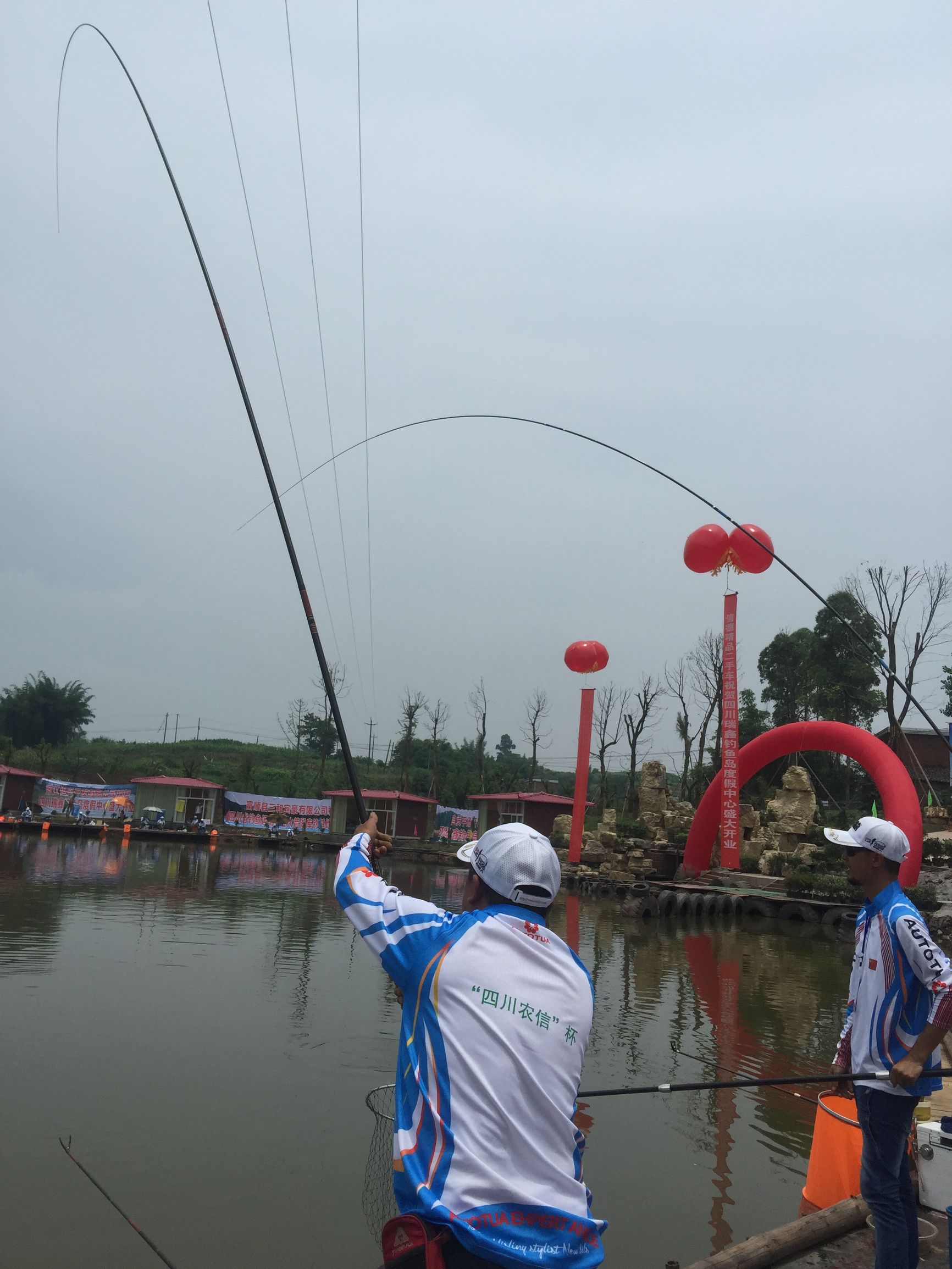 参加2016年四川省库钓冠军赛自贡站的比赛