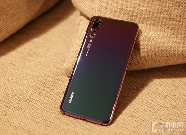 huawei p20除此之外,华为公司的ai集成ic麒麟970大幅度提高了手机上在