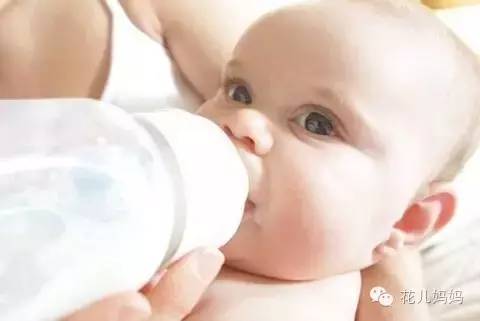 平胸=奶少？母乳妈妈弄清自己奶量！A罩杯也能让宝宝吃个够！