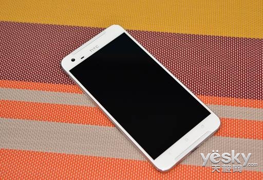 超80%高屏占比 HTC One X9评测