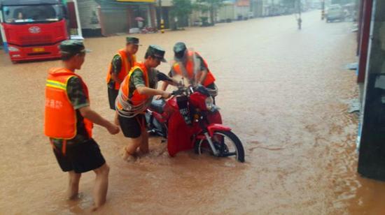 来凤多部门联合抗洪抢险 疏散转移群众170余名