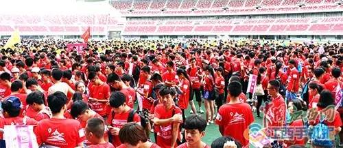 “奔跑吧江西”嗨翻天！8000名参赛选手用脚步量南昌魅力