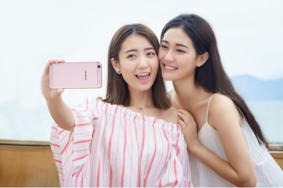 中檔手機(jī)上中的“顏王”，OPPO A59入門評(píng)述