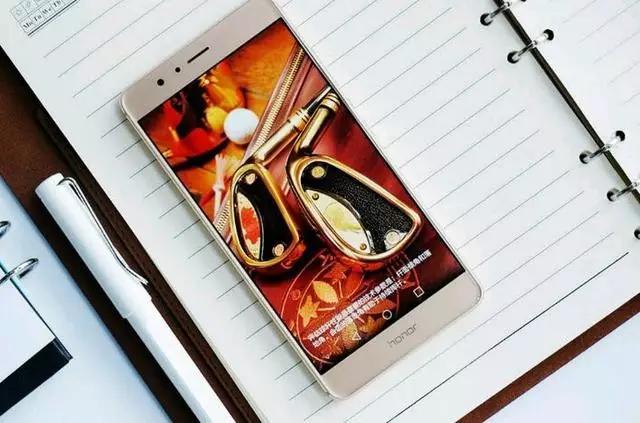 “最美丽手机上”华为荣耀8将要庄重发售！这，本来是iPhone4s店？