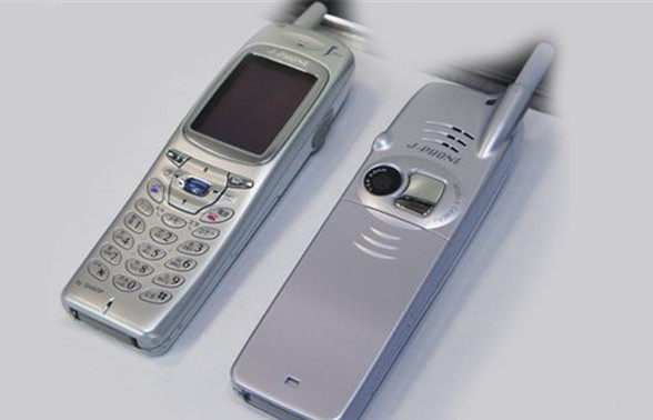 你了解全世界第一台手机上长什么样吗？历数这些更新全球的手机上