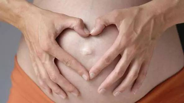 站立、走路、睡觉准妈妈错误姿势对胎儿影响大！