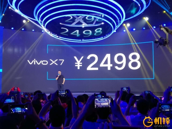 1600万柔光灯自拍照 2498元vivo X5系列公布