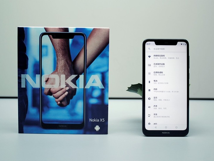 颜值爆表夹层玻璃外壳/配用联发科P60集成ic Nokia X5测评