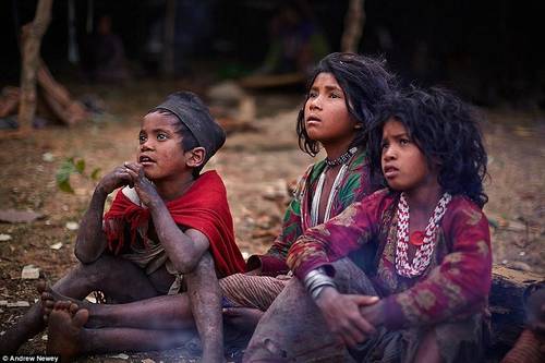 尼泊尔神秘游牧民族 居无定所捕猎猴子为食（组图)