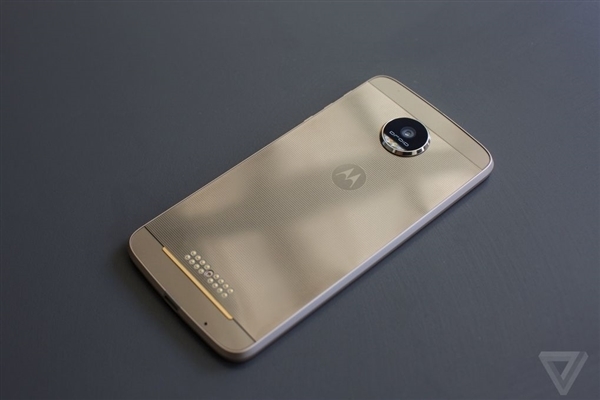 想到Moto Z Play新手机亮相：5.5寸屏、骁龙625