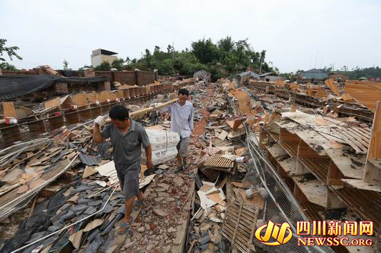 自贡荣县遭受阵性强风突袭 造成四百余户农房受损