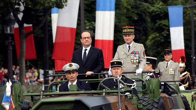 法国巴黎盛大阅兵式庆祝国庆日
