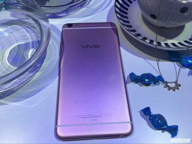 李敏镐品牌代言 柔光灯拍照神器：vivo X7Plus当场真机图赏