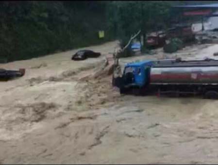 湖南湘西古丈县发生特大洪灾和山体滑坡