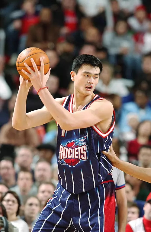 cba球员为什么都那么瘦(为什么CBA球员身体对抗弱，只有到NBA才能增加力量？)