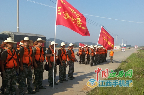 陆军第31集团军来湖口流泗镇支援地方抗洪