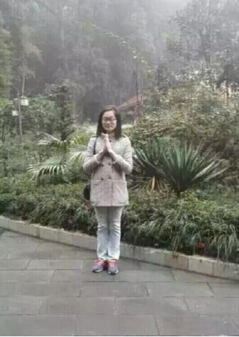 你有没有见过这个女大学生？！有人说在重庆捡到她的手机