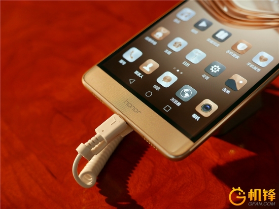 大屏幕顶配手机上新挑选 荣誉NOTE 8入门感受