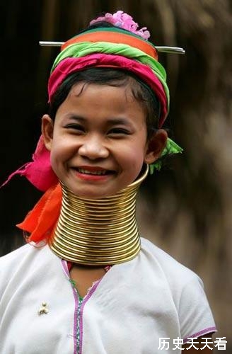 实地探访泰国长颈族，女性脖子套铜圈，以长颈为美