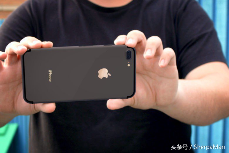 iPhone 7 黑色真机曝光：竟然这么好看！酷炫！