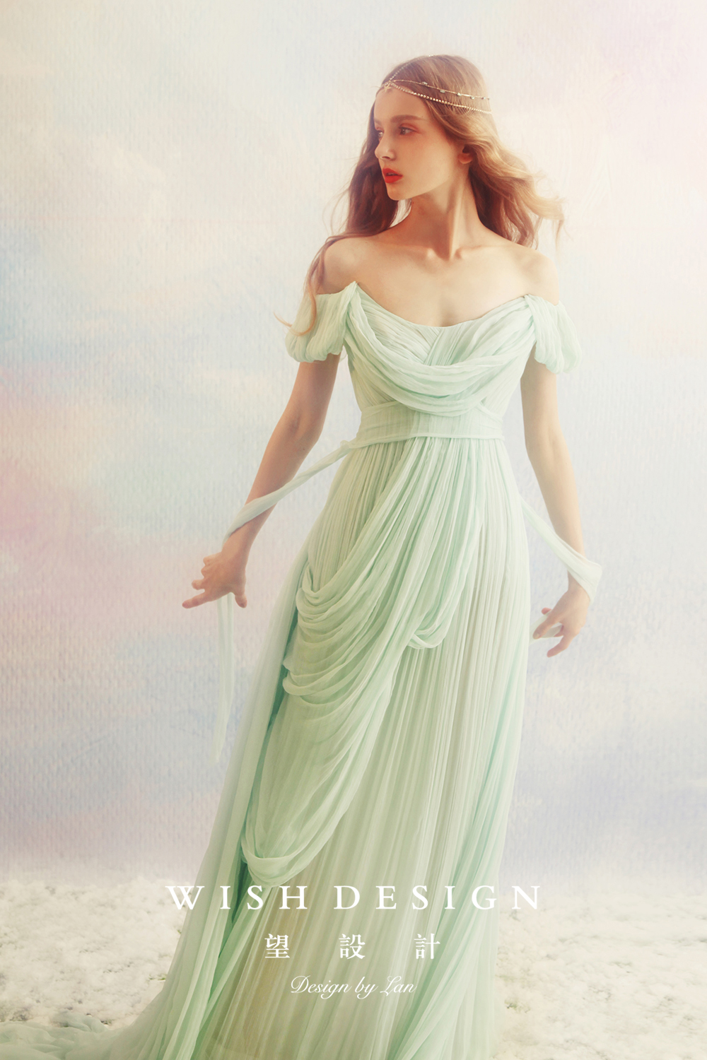 缪斯女神淡绿礼服，古希腊风格的垂坠褶皱是柔美的韵律