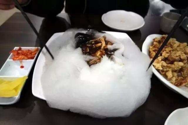 韩国中餐馆现黑暗料理，棉花糖拌炸酱面，想吃吗？