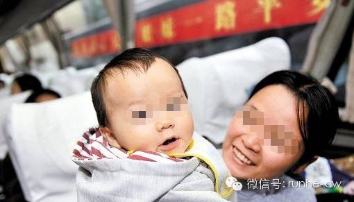 宝宝突然小脸发紫干使劲不哭险窒息，旁人的一个举动挽救宝宝生命